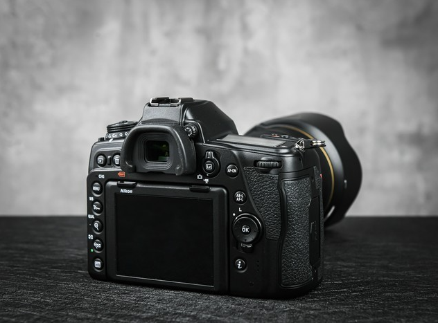 The inspection and testing standards for DSLR cameras and the experience in testing them