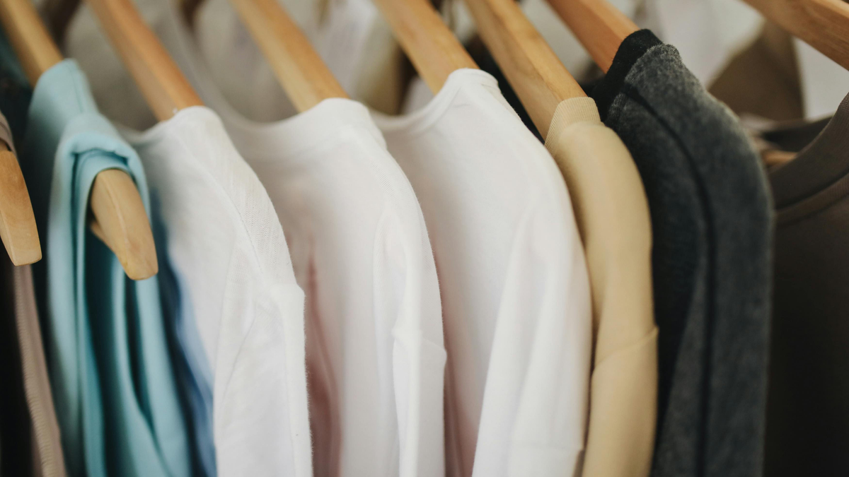 Spring Fabric Inspection Guide: Composition, Shrinkage, Colorfastness, Appearance Defects, Hand Feel and GSM 速航船务
