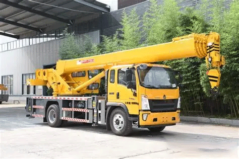 10-ton Baolivui mobile truck crane, with telescopic arm, for construction. Inspection and factory audit service.