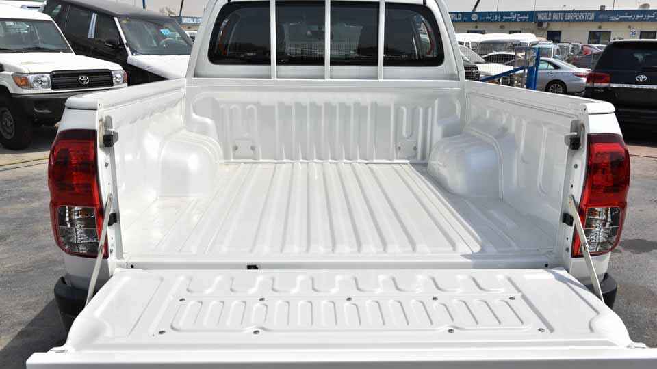 2021 Toyota Hilux double-seater budget second-hand car with automatic transmission, 4L engine, diesel or gasoline. Inspection and factory inspection services.