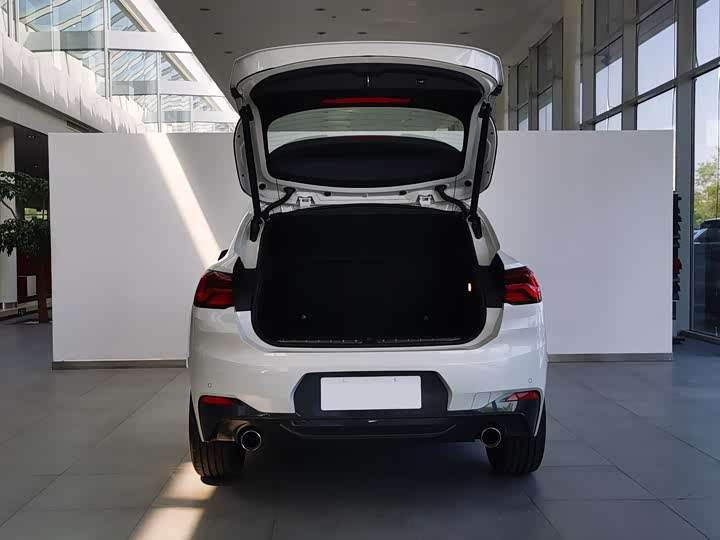 Chinese luxury second-hand BMW 3 Series sport night package with low mileage, 2.0T engine, 5 seats. Inspection and factory inspection certification service.