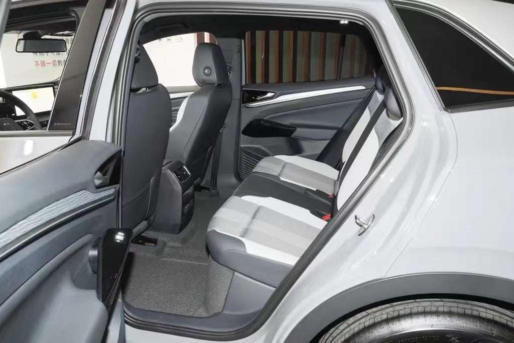 Volkswagen ID4 CROZZ PRO Cheap gasoline used cars for adults. Inspection and factory inspection certification services.