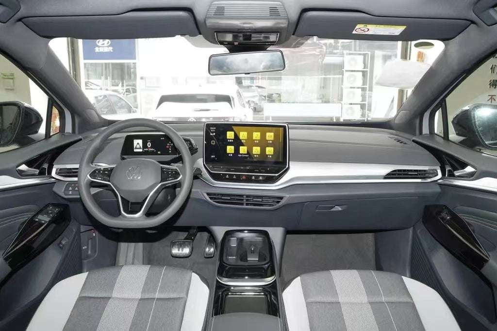 Volkswagen ID4 CROZZ PRO Cheap gasoline used cars for adults. Inspection and factory inspection certification services.