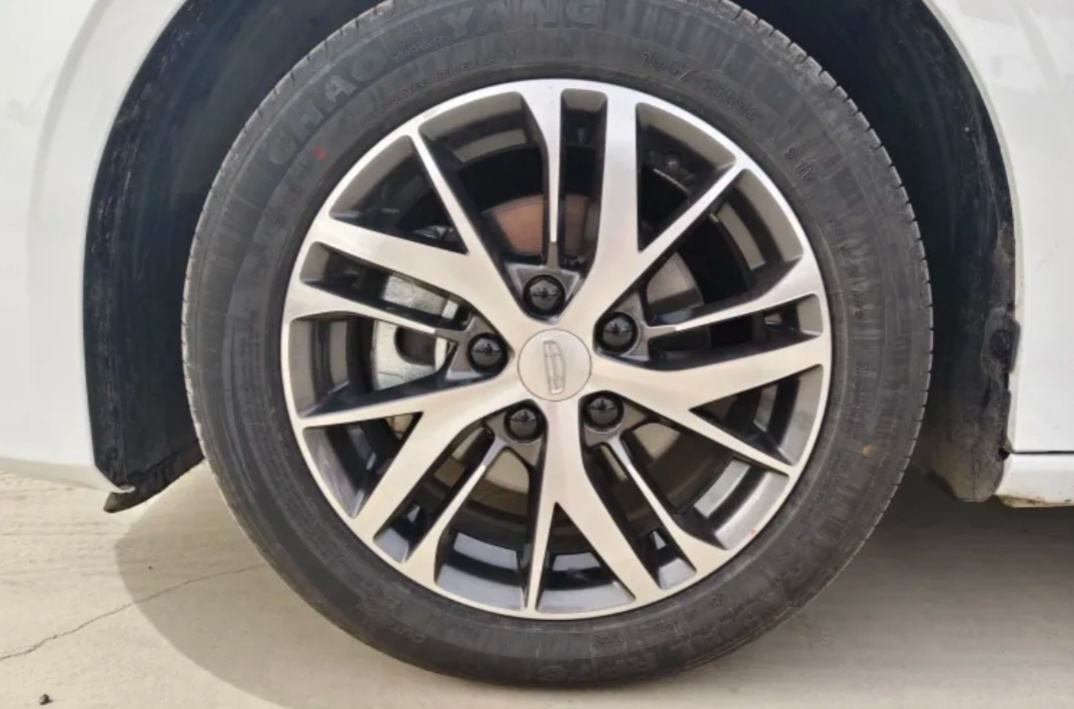 Geely Automobile 2025 1.5-ton right-hand drive gasoline compact SUV made in China. Inspection and factory certification services.