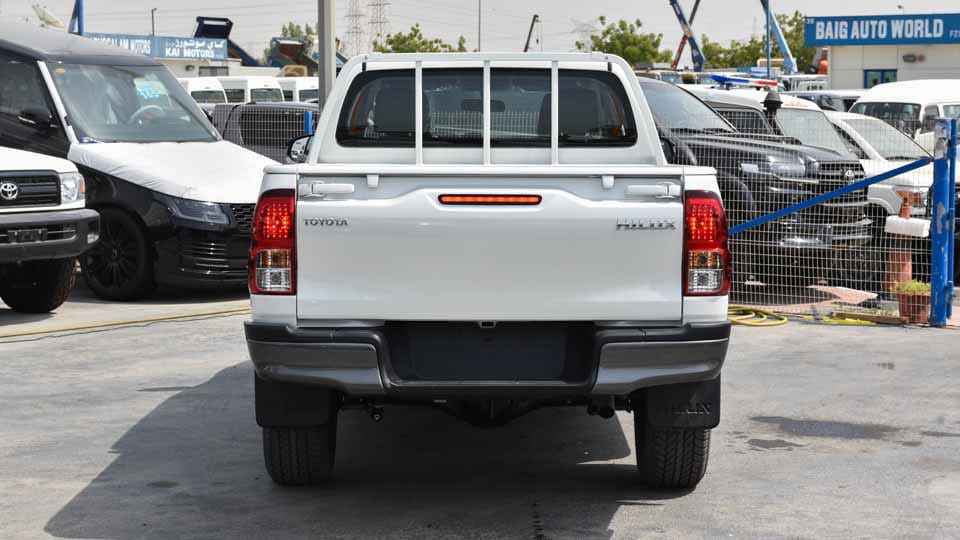 2021 Toyota Hilux double-seater budget second-hand car with automatic transmission, 4L engine, diesel or gasoline. Inspection and factory inspection services.