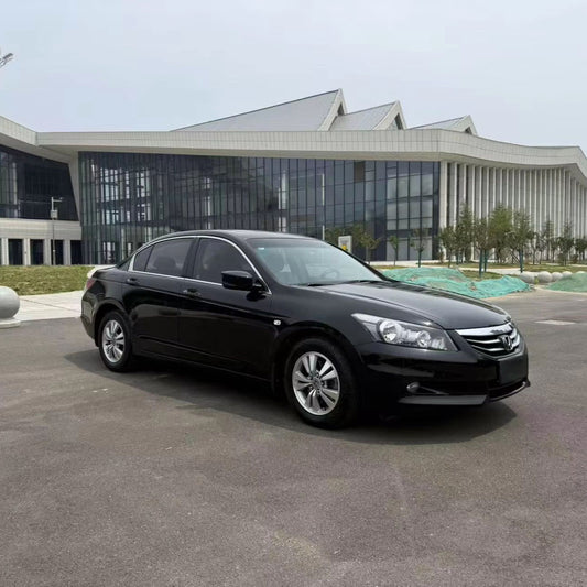 Second-hand Honda Accord Hybrid automatic transmission, left-hand steering, leather seats, dark interior, Toyota and BMW quality used cars. Inspection and factory inspection services.